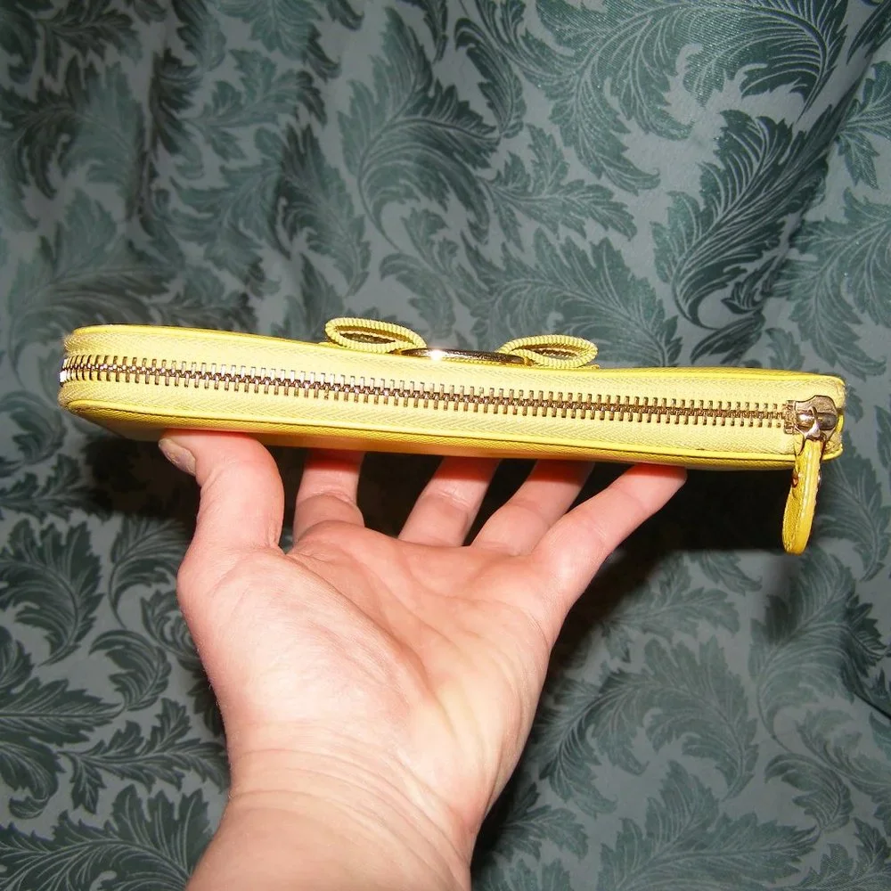 💛 SALVATORE FERRAGAMO Yellow Zip Wallet in Saffiano Leather